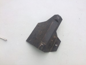 68-71 Console ashtray brackette